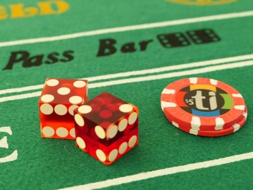 サイコロゲーム カジノで運試し！